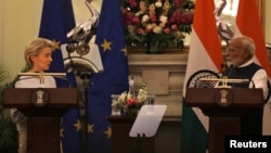 Predsjednica Evropske komisije Ursula von der Leyen govori tokom zajedničke izjave za medije sa indijskim premijerom Narendrom Modijem u Hyderabad House u New Delhiju, 28. februara 2025.