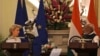 
হায়দ্রাবাদ হাউসে এক যৌথ সংবাদ বিবৃতি দেওয়ার সময়ে ইউরোপীয় কমিশনের প্রেসিডেন্ট উরসুলা ভন দ্যর লেয়েন এবং ভারতের প্রধানমন্ত্রী নরেন্দ্র মোদী। নতুন দিল্লি, ২৮ ফেব্রুয়ারি,২০২৫।
