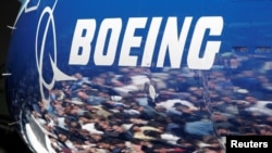 Boeing, es una de las grandes corporaciones de EE.UU. que ha anunciado bonos y aumentos de sueldo para empleados en reacción a la reforma fiscal aprobada por el Congreso.