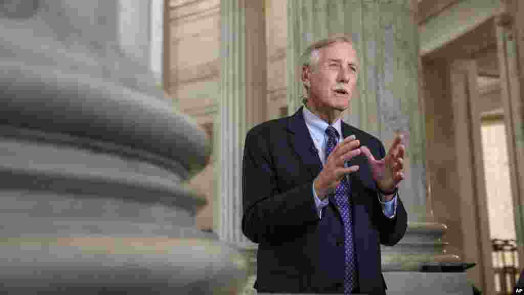 Un membre du Comité du renseignement du Sénat, le sénateur Angus King, défend le rapport de la commission du renseignement du Sénat de avant la publication du rapport sur les techniques d'interrogatoire brutales de la CIA, Washington, le 9 décembre 2014.
