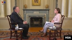 El objetivo final del nuevo acuerdo marco de seguridad propuesto por la administración Trump "es muy diferente del anterior", afirmó a la VOA el secretario de Estado Mike Pompeo "tanto en su alcance como en el objetivo". En la foto, el secretario Pompeo con la directora del Servicio Persa de la VOA, Setareh Seig.