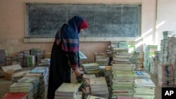 متخصصین وایي‌ چې د افغانستان د پوهنې سیستم اسلامي دی، بنیادي مشکل نلري او د ۲۱مې پیړۍ ټول معیارونه پکې په پام کې نیول شوي دي.