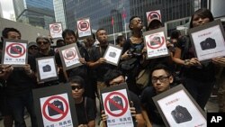 香港記者罕見地在8月20日到香港警察總部外抗議警方干預採訪(資料圖片)