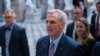 El Representante Kevin McCarthy, republicano de California, abandona el suelo de la Cámara después de ser destituido como Presidente de la Cámara en el Capitolio de Washington, el martes 3 de octubre de 2023.