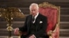 El rey Carlos III de Gran Bretaña se sienta en Westminster Hall, donde ambas cámaras del parlamento se reúnen para expresar sus condolencias tras la muerte de la reina Isabel II, en Westminster Hall, en Londres, el lunes 12 de septiembre de 2022.
