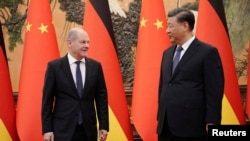 中国国家主席习近平在北京人大会堂会晤到访的德国总理朔尔茨。（2022年11月4日）
