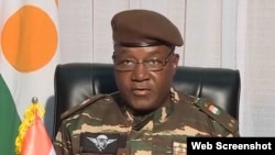 Le Niger, le Mali et le Burkina Faso ont créé ensemble une "Alliance des Etats du Sahel" (AES) qui prévoit une assistance mutuelle en cas d'atteinte à la souveraineté et à l'intégrité territoriale des trois Etats et des liens économiques renforcés.