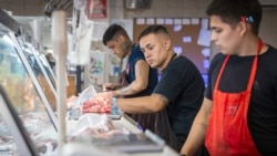 El carnicero argentino Mario Laurens postea en redes sociales, casi a diario, pequeños videos con secretos, consejos y recomendaciones a la hora de comprar carne.