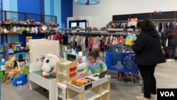 Las estimaciones de la firma del consumidor Research Group alrededor del 16 a 18% de los estadounidenses comprarán en una tienda de segunda mano durante un año determinado.