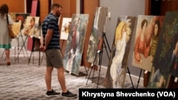 Проект Art territory UA ставить за мету врятувати українське мистецтво від знищення під час війни та пропагувати його світові. За рік організували 5 виставок-фандрейзингів у різних штатах США, зібрали понад 800 тисяч доларів.
