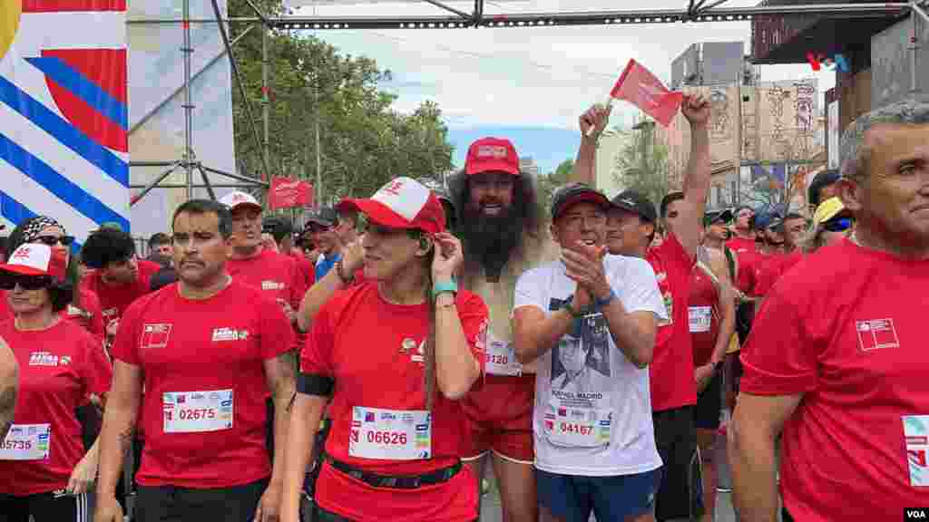 Antonio Marshall Carrasco, conocido como el Forrest Gump chileno, debió enfrentarse a su propia timidez, al acoso escolar y trabajar en su crecimiento personal para tener una vida más plena. Hoy inspira a otros. A través del deporte nos deja un mensaje de esperanza: "La vida vale la pena vivirla".