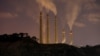 Kepulan asap dan uap dari PLTU Batubara milik Indonesia Power, di sebelah area Proyek PLTU Jawa 9 dan 10 di Suralaya, Provinsi Banten, 11 Juli 2020. (REUTERS/Willy Kurniawan)