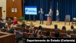 El secretario de Estado de EEUU, Antony Blinken, participa en un foro previo de la Cumbre por la Democracia, el 28 de marzo de 2023.