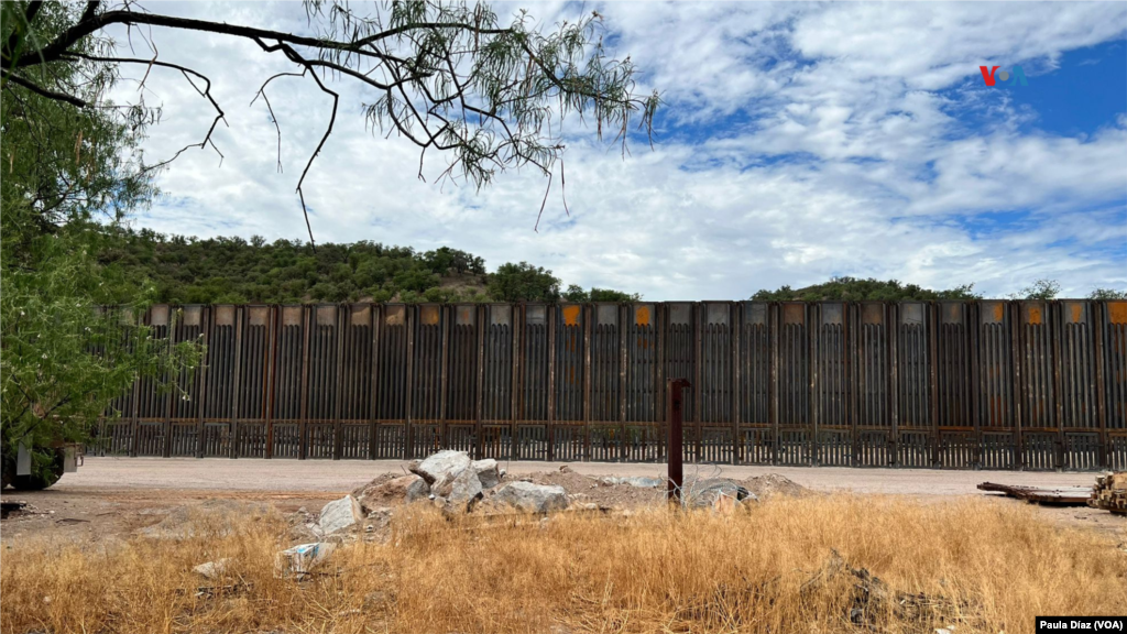 La Patrulla Fronteriza se encuentra sellando las brechas en el muro fronterizo, puntos previamente utilizados por grandes grupos de inmigrantes para entregarse a las autoridades.