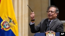 Foto de archivo. El presidente de Colombia, Gustavo Petro, habla durante una ceremonia para condecorar a los participantes de la búsqueda de cuatro niños en la selva, en Bogotá, Colombia, el lunes 26 de junio de 2023. (Foto AP/Fernando Vergara)