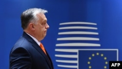 Унгарскиот премиер Виктор Орбан пристигнува на состанок како дел од самитот на Европската унија (ЕУ) во седиштето на ЕУ во Брисел, 25 март 2022 година. Тој го презема ротирачкото претседателство со ЕУ на 1 јули 2024 година