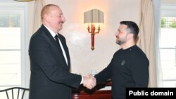 İlham Əliyev və Volodimir Zelenski (Mənbə: Azərbaycan Prezidentinin Administrasiyası)