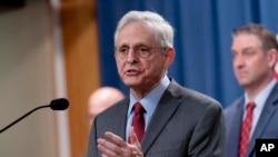 El fiscal general Merrick Garland habla durante una conferencia de prensa en la sede del Departamento de Justicia en Washington, el 27 de junio de 2024. 