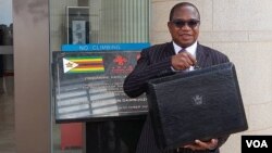 Gurukota rezvemari, Muzvinafundo Mthuli Ncube.