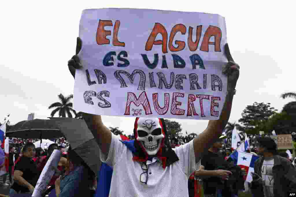 El jueves 26 de octubre, cientos de personas salieron a las calles portando consignas en contra del proyecto que le permite a la empresa operar por 20 años más, renovables por otras dos décadas. 