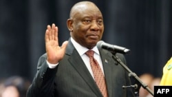 Le président du Congrès national africain (ANC), Cyril Ramaphosa, a prêté serment en tant que député lors de la première séance du nouveau Parlement sud-africain au Cap, le 14 juin 2024. (Photo de WIKUS DE WET / AFP)