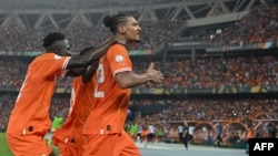 L'attaquant ivoirien Sébastien Haller célèbre le 2e but de son équipe lors du dernier match de football de la CAN entre la Côte d'Ivoire et le Nigeria au stade olympique Alassane Ouattara à Ebimpe, Abidjan, le 11 février 2024. (Photo d'Issouf SANOGO/AFP)