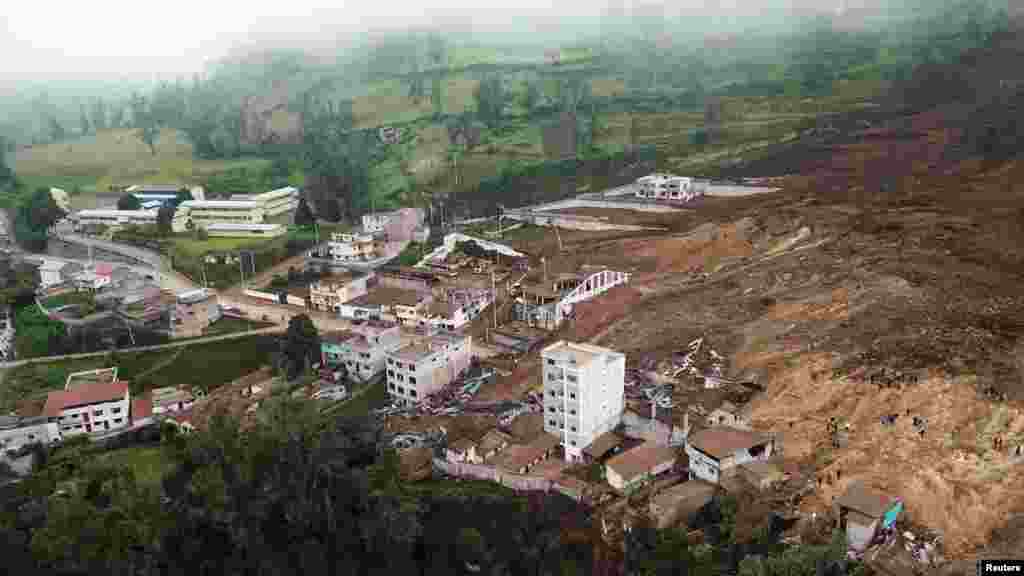 Así se ve el sector de Alausí, en Ecuador, tras el deslizamiento de tierra ocurrido en la noche del domingo. 