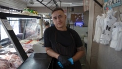 El carnicero Mario Laurens ha revolucionado lo referente a la compra de carne en Buenos Aires, Argentina, con sus mensajes en redes sociales.