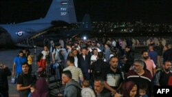 Negara-negara asing bergegas mengevakuasi diplomat dan warga negara masing-masing dari Khartoum. (Foto: AFP)