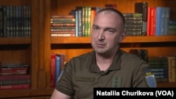Начальник Служби військового капеланства ЗСУ Апарату Головнокомандувача ЗСУ, полковник Олексій Терещук у студії Голосу Америки у Вашингтоні.