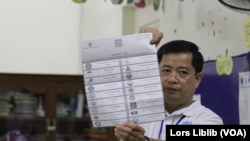 FILE - A Cambodian election official in Phnom Penh shows the national election ballot on June 23, 2023. (Lors Liblib/VOA Khmer )