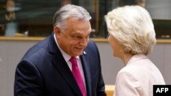 Європейська комісія розморозила частину коштів для Угорщини, при цьому виконавча влада ЄС вирішила, що Угорщина не провела реформи в питаннях верховенства права.