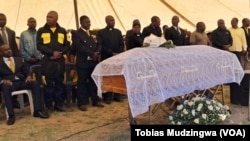 Bhokisi rine mutumbi wenhengo yeCCC, VaTapfumaneyi Masaya.