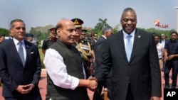 資料照：印度國防部長拉傑納特辛格（Rajnath Singh）與美國國防部長勞埃德奧斯汀（右 Lloyd Austin）在新德里舉行會晤。 （ 2023年6月5日）