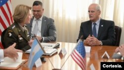Gobierno de Argentina recibió a la enviada militar del gobierno de EEUU, la jefa del Comando Sur, general Laura Richardson, en Buenos Aires. [Cortesía Embajada de EEUU en Argentina]