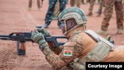 La nouvelle loi "donne un cadre juridique au déploiement d’un contingent militaire du Burkina Faso au Niger.