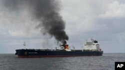 2024年1月27日懸掛馬紹爾群島國旗的「馬林羅安達」油輪在亞丁灣被也門胡塞叛軍發射的飛彈擊中後起火
