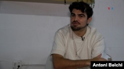 El cantante Jonathan Moly durante una entrevista con la Voz de América en Miami, Florida, el 20 de junio de 2024.