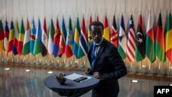 Le mini-Sommet doit réunir les dirigeants de onze pays africains, dont l'Afrique du Sud, le Kenya, la RDC, le Rwanda et la Tanzanie ainsi que des représentants de l'UA.
