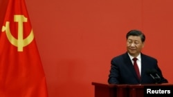资料照：中国领导人习近平在北京人大会堂出席中共第20次全国代表大会后与媒体见面。（2022年10月23日）