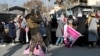 طالبانو افغانستان کې واک بیا ترلاسه کولو وروسته لومړنۍ دورې څخه په پورته دورو کې د نجونو او ښځو پر زده کړو، کار د بندیز په ګډون ګڼ نور بندیزونه هم لګولی دی.