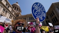 Pristalice abortusa na skupu u Teksasu u maju 2023. (Foto: AP/Eric Gay)