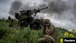 Ukrainian service members fire a Caesar self-propelled howitzer towards Russian troops near the town of Avdiivka in the Donetsk region on May 31, 2023. (Viacheslav Ratynskyi/Reuters)