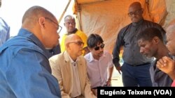 Angelino Coelho, secretário-geral do Parlamento (esq), José Carlos Delgado, Provedor de Justiça (cen) e Adelino Tavares (dir), Praia