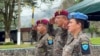 Hilda González Klusmann, derecha, la nueva comandante del Ejército de Guatemala se encargará ahora del entrenamiento de guatemaltecos y extranjeros que son enviados a las misiones de paz de Naciones Unidas en el mundo.. [Foto: Cortesía presidencia Bernardo Arévalo].