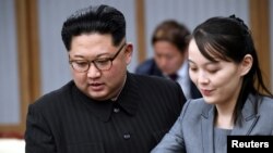 資料照：朝鮮領導人金正恩和他的妹妹金與正 （路透社）