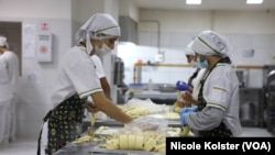 Tequepops nació en 2017 como un pequeño emprendimiento de dos personas en una casa. Hoy es una empresa de 60 trabajadores, con una fábrica de producción.