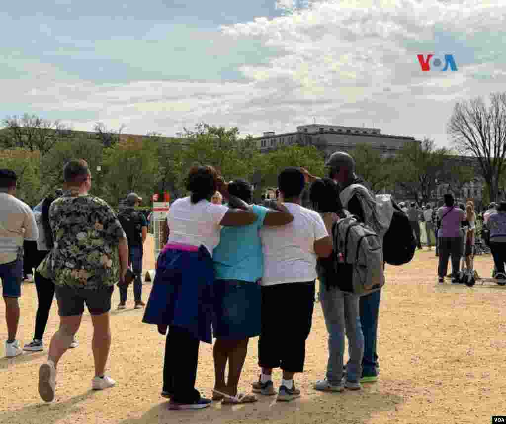 Residentes de la capital estadounidense y visitantes de varias partes del mundo no quisieron perderse este momento. 