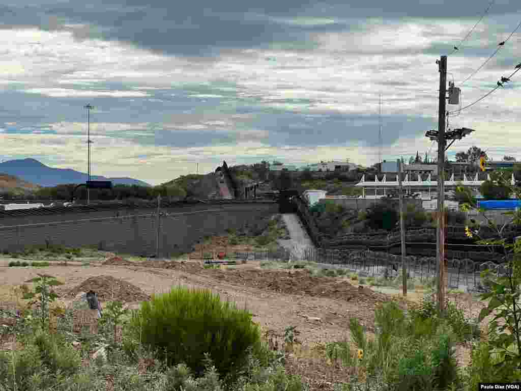 Esta es la vista de la frontera suroeste de EEUU desde el sector de Tucson, Arizona, el 25 de junio de 2024.