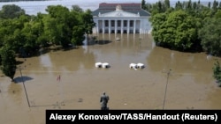 Будинок культури у затопленій Новій Каховці після прориву дамби. Херсонська область, 6 червня 2023 року. Фото: Alexey Konovalov/TASS/via REUTERS 